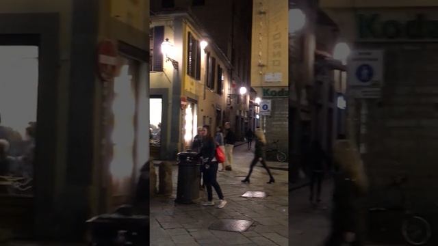 Opera singer in Firenze.