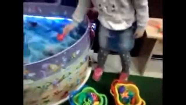 ПРОГУЛКА ПО ТОРГОВОМУ ЦЕНТРУ МАРТ! РЫБАЛКА. КИНЕТИЧЕСКИЙ ПЕСОК!