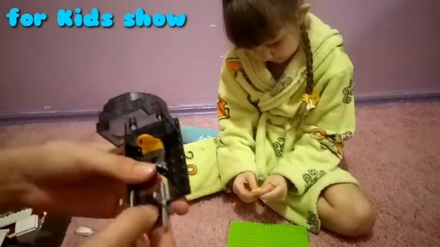 Строим вертолёт который подводная лодка. For Kids show.