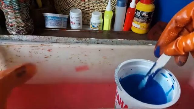 Закрашиваю принт на бумажных трубочках