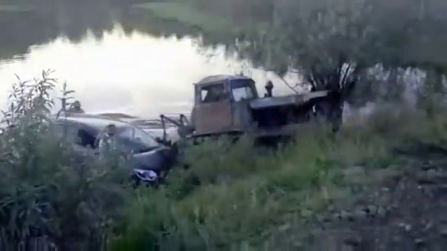 Пьяный тракторист!