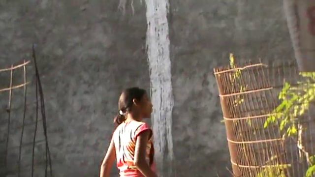TEACHER-GOVT.- KI  -KI-OOLAAD-NICH- NALI-KE- PASS-1,000-BAR-BOLANE-KE-BAD-BHI-KACHARAA-FAKTI-UJJAIN