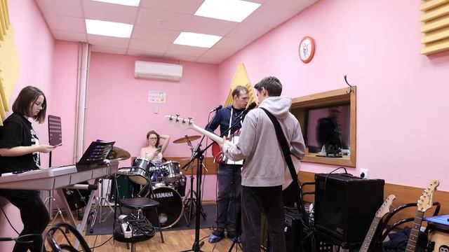 Caesars – Jerk it out (rehearsal)