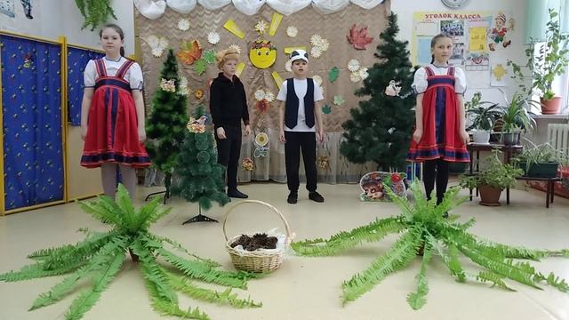 ГБОУ СОШ "ОЦ" с.Тимашево.Театральная постановка "Как зайчик борсучка напугал". Коллектив 4 классов.