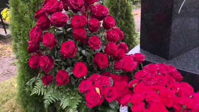 Градский теперь с памятником! Фанаты довольны, надеюсь он сам тоже...