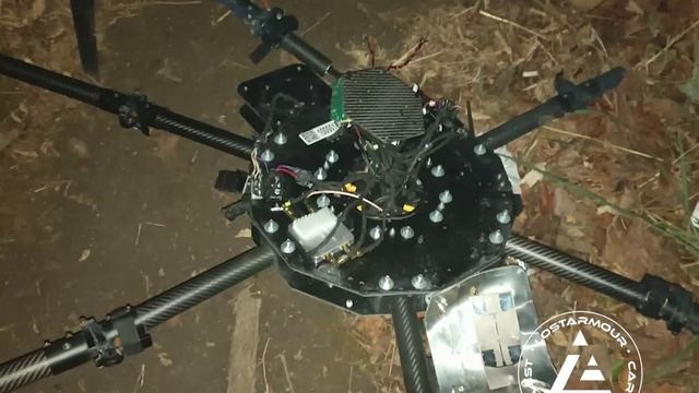 Операторы FPV-дронов ВТ-40 сбили ударный гексакоптер Вампир ВСУ в Курском небе.