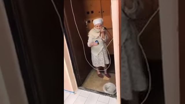 Бабка-неадекватка!!!