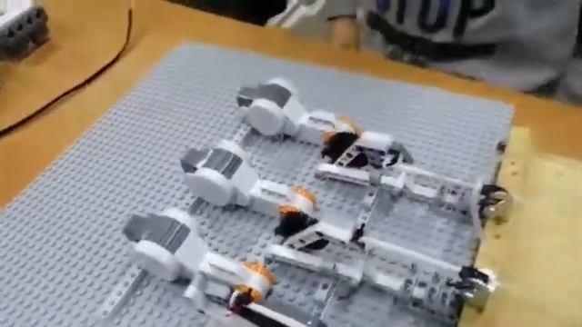 Роботизированный гидравлический экскаватор