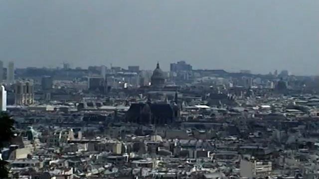 День рождения в Мельке взгляд на Париж с Монмартра