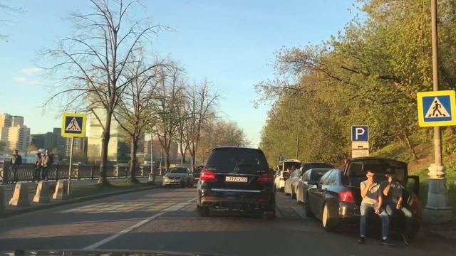 туса на набережной, г.  Москва