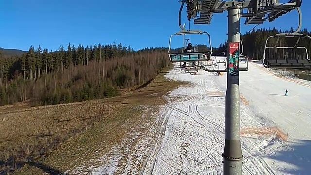 на подъемнике