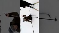 Катаемся на лыжах в школе!!