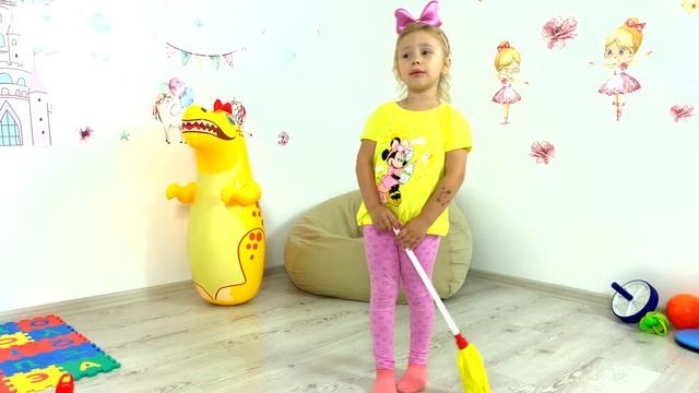 Ника хочет быть стройной - занимается спортом и кушает полезную еду