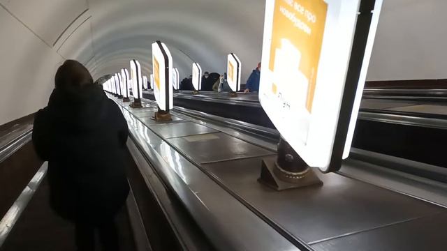 метро Арсенальна 105м.