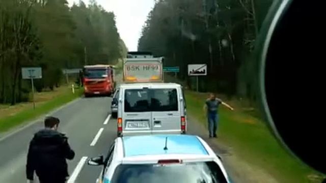 Подсмотрено:свинья в чужом огороде.