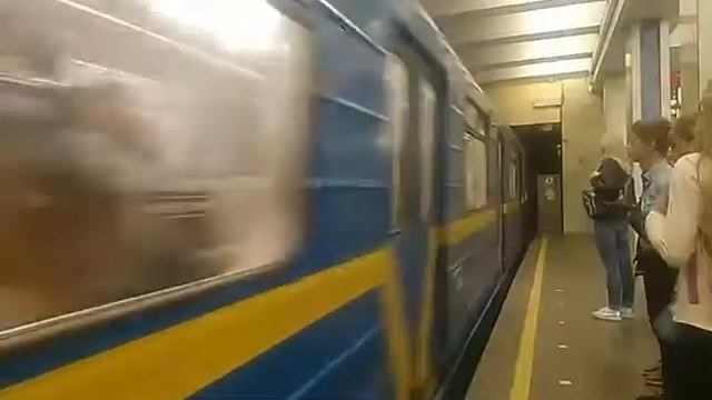 #Мой клас в метро песня гори по колено