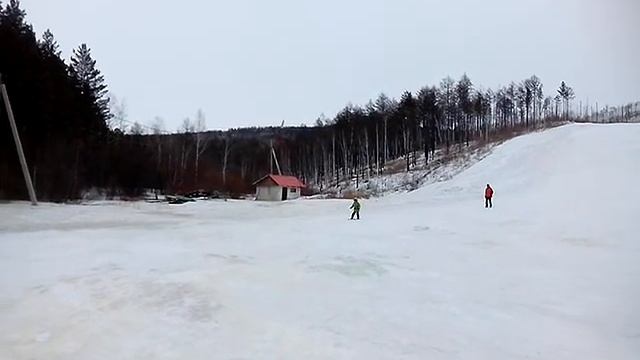 Сашка Лындин учится кататься на горных лыжах