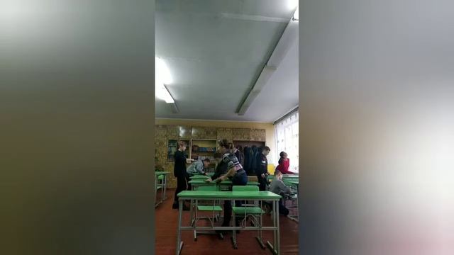 Влог. Мойка парт в любимом класс. 2 часть