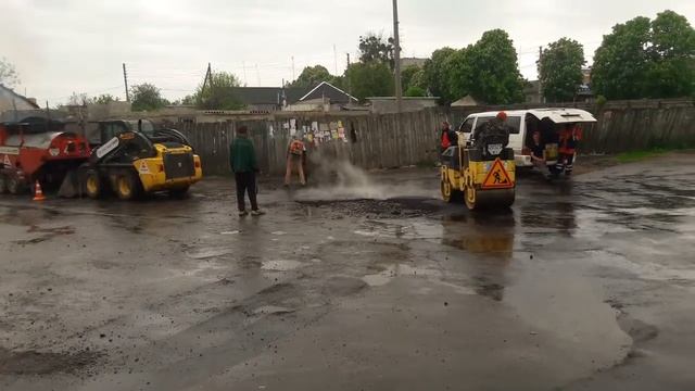 Сквира укладка асфальта в воду ч2