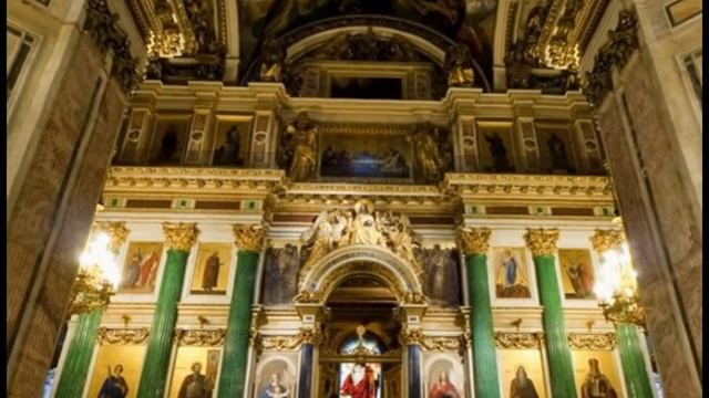 Зимой отдохнула в Москве и в Санкт-Петербурге. Ходила по музеям и магазинам)