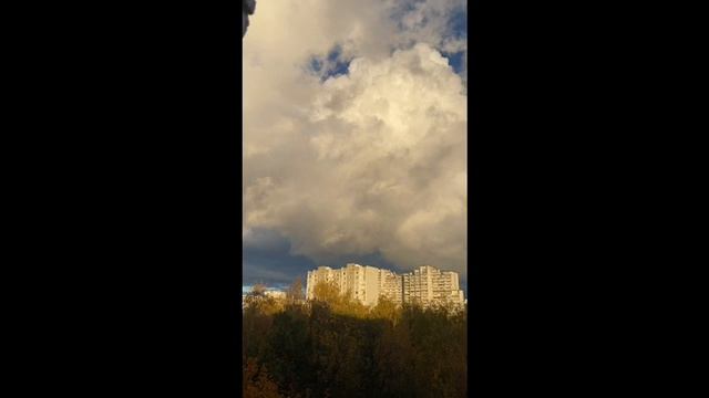 Осеннее небо.  Перед закатом.  Москва