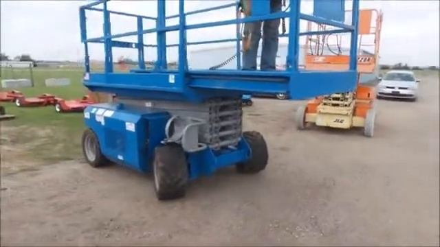 2005 Genie GS3268 scissor lift for sale | no-reserve Internet auction May 25, 2017