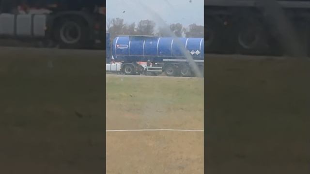 Легковушка и грузовик. 🚛 лоб в лоб