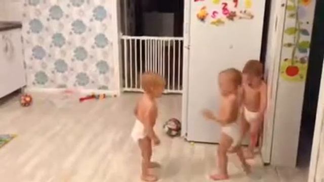 #ТРОЙНЯШКИ| Саша Даша Соня 1,5 года