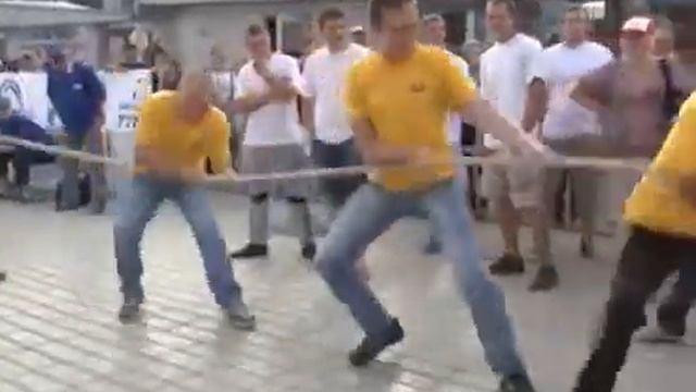 Чемпионат по перетягиванию каната