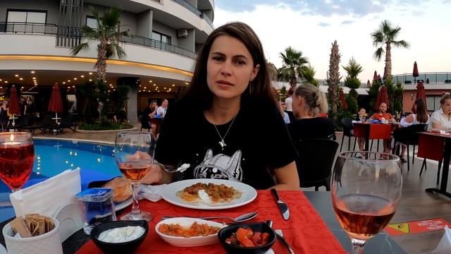 Ужин в ресторане ОСМАНСКОЙ КУХНИ Что ели СУЛТАНЫ? [SankaObniManka]