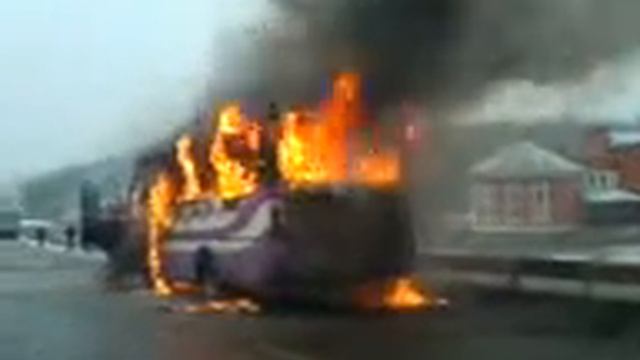 011808 Горит Автобус на трассе Харьков Киев