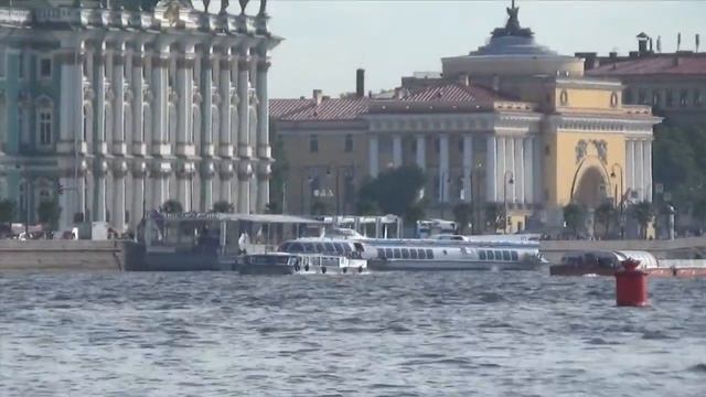У крепостной стены Петропавловки, Ст.Петербург, Россия