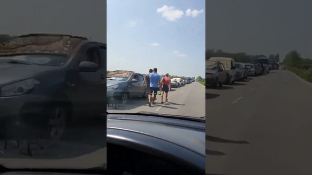 Энергодар Пробки выезд с города. из-за ударов рядом с  Запорожская АЭС