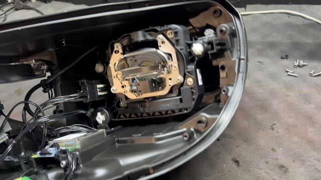 Volkswagen Touareg NF - ремонт фар, замена линз на диодные Expression Drive