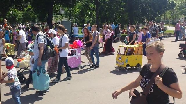 2014.06.01.ЦПКиО.Парад_колясок