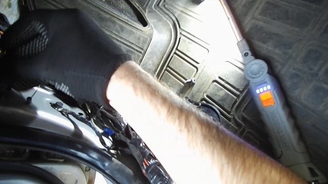 Не открывается капот Kia Ceed 2. Причина и ремонт.