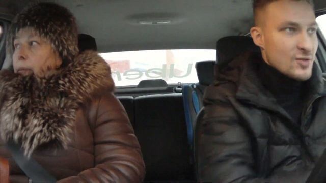 Баба с БЕЗУМНЫМИ глазами клюет мозг таксисту