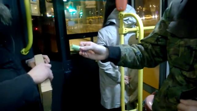 Едем в автобусе