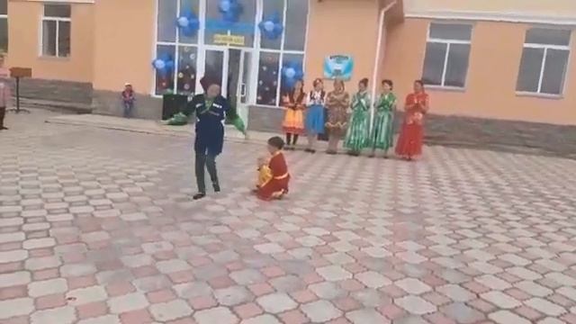 Лезгинка.танцуют Айсулу и Адилет