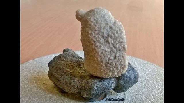 Коллекция мини скульптур из... камней необычной формы *** Пингвин`чик