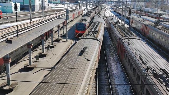 Электропоезд ЭД4М-0257 прибывает на станцию Новосибирск-Главный