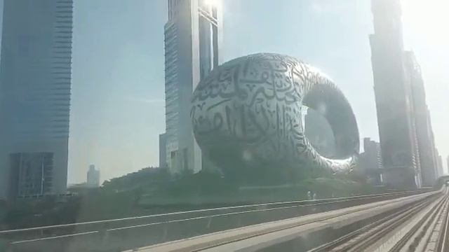 Метро Дубая.