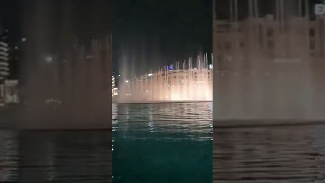 Фонтан в Дубае. Январь 2019
