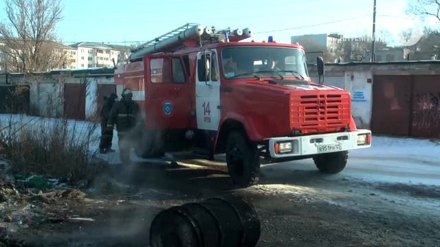 Пожарные  потушили  бочку с горючими материалами