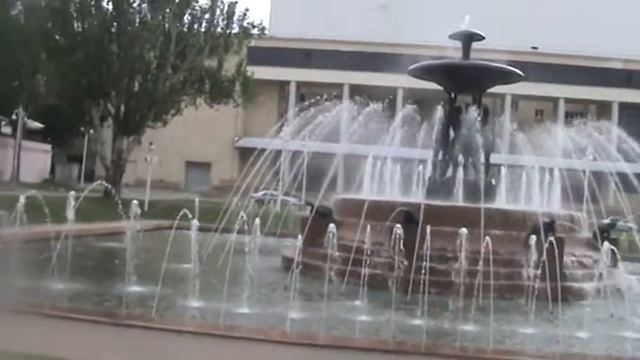 Фонтан на Театральной площади Ростова