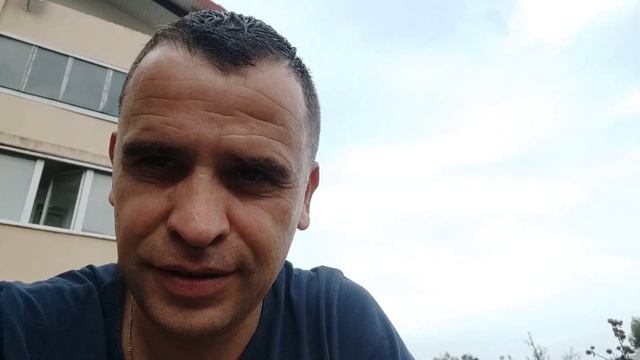 "Путешествие дочери vs Ловля раков: комические приключения на двух фронтах"