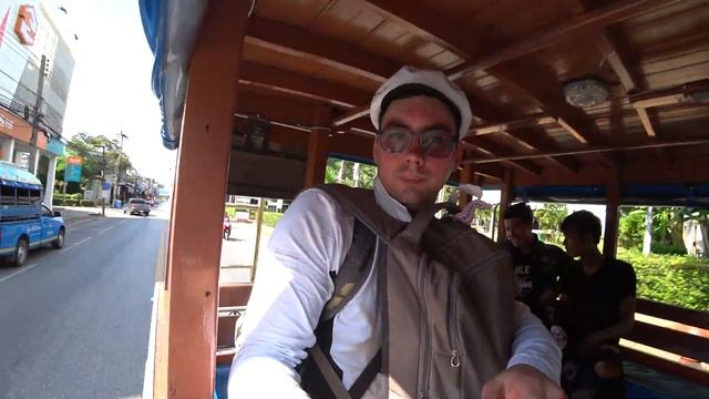 A breeze ride in songteo on Phuket island in Thailand - Поездка с ветерком на сонгтео в Таиланде