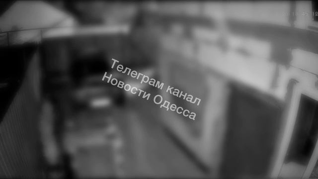 В Одессе после прилета на Бугаевской пожар. Судя по кадрам горят склады БК, слышна вторичная дет...