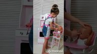 Кормим нашу Беби Борн баначиком. Игровая кухня.