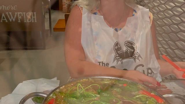 Вьетнам. Hot Pot with crab.